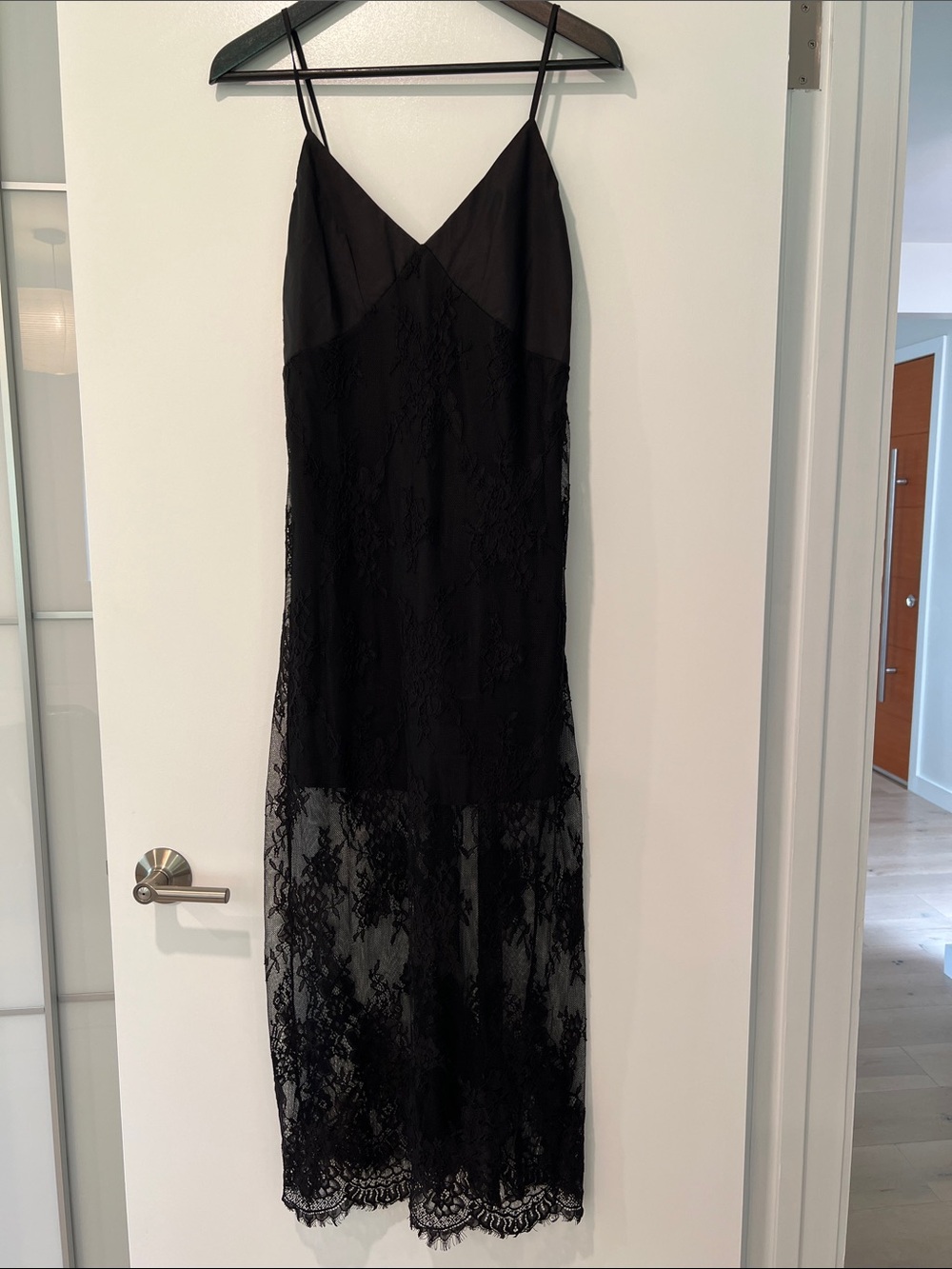 Vera Wang Intimates Black Lace Slip Dress Night gown with Sheer Lace Robe
